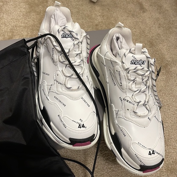 Authentic Balenciaga triple s NIB - Picture 3 of 7